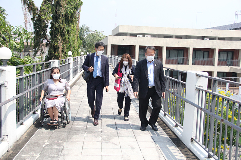 On 4 March 2022, Mr. Takayasu Shimada, President of TOTO (Thailand) called on Mr. Piroon Laismit (APCD Executive Director) and taking a tour at APCD