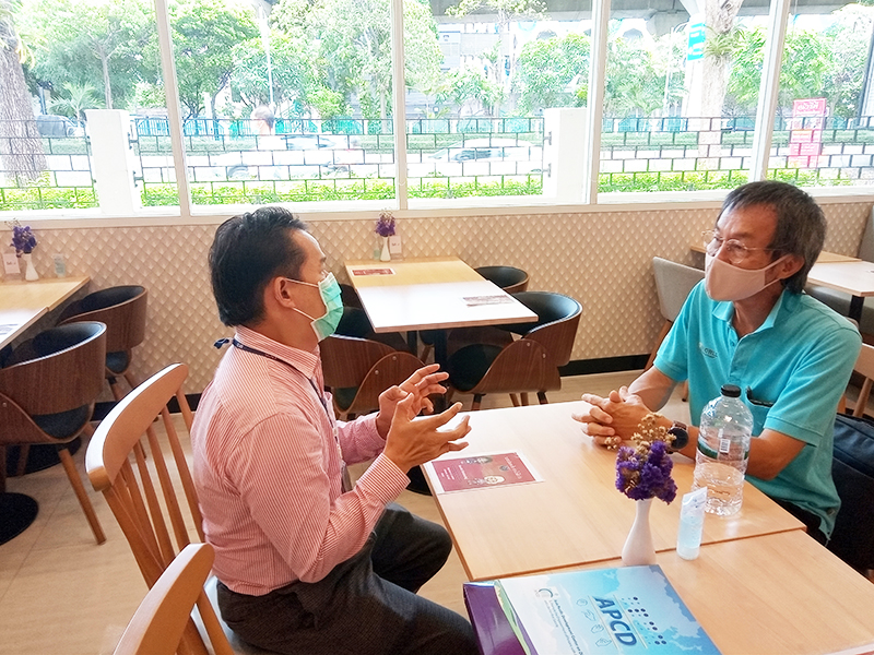 Discussion about how the World Endeavors Thailand office and APCD collaborated in the past to send virtual interns and how they both can collaborate in the future on the APCD on-site internship program.