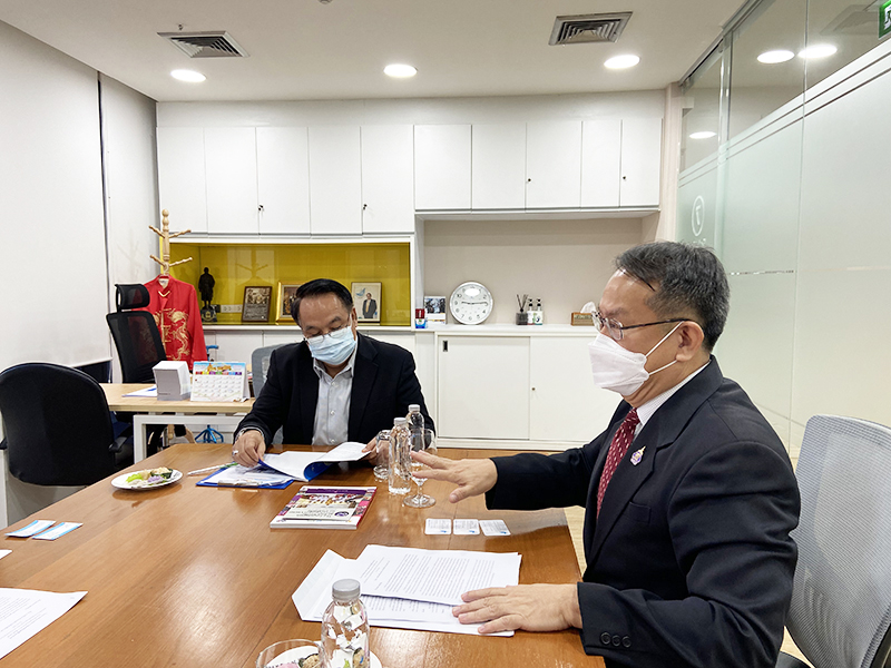 The team has a meeting with Dhanakorn Srisooksai Ph.D., Lt. Tanakrit Ekkayokkaya Ph. D, the Deputy Chief Executive Officer of THAI MEDIA FUND, and Chamnan Ngammaneeudom Ph.D., the Deputy Chief Executive Officer of THAI MEDIA FUND. It was seeking possibilities for collaborations.