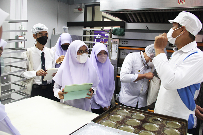 On 27 July 2022, Ms. Thitiporn Chirasawadi, the Director of Devawongse Varopakarn Institute of Foreign Affairs, Ministry of Foreign Affairs of Thailand, led Devawongse Varopakarn Institute team and University students from Southern Thailand to visit APCD.