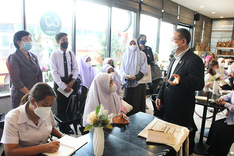 On 27 July 2022, Ms. Thitiporn Chirasawadi, the Director of Devawongse Varopakarn Institute of Foreign Affairs, Ministry of Foreign Affairs of Thailand, led Devawongse Varopakarn Institute team and University students from Southern Thailand to visit APCD.