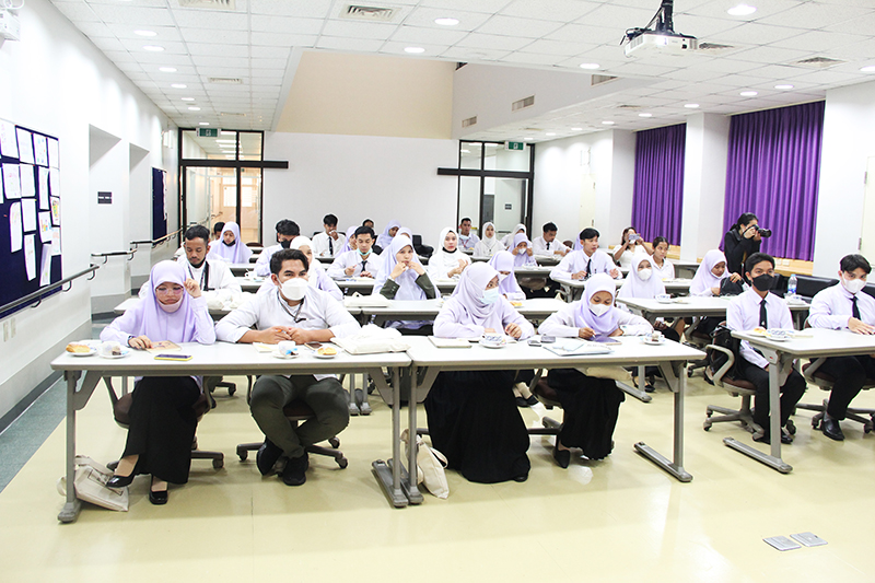 On 27 July 2022, Ms. Thitiporn Chirasawadi, the Director of Devawongse Varopakarn Institute of Foreign Affairs, Ministry of Foreign Affairs of Thailand, led Devawongse Varopakarn Institute team and University students from Southern Thailand to visit APCD.