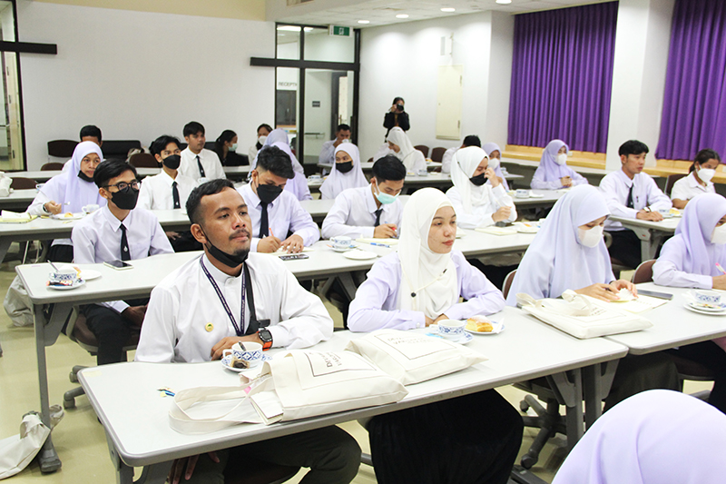 On 27 July 2022, Ms. Thitiporn Chirasawadi, the Director of Devawongse Varopakarn Institute of Foreign Affairs, Ministry of Foreign Affairs of Thailand, led Devawongse Varopakarn Institute team and University students from Southern Thailand to visit APCD.