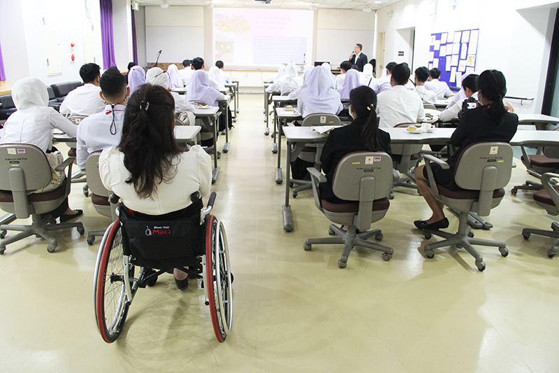 On 27 July 2022, Ms. Thitiporn Chirasawadi, the Director of Devawongse Varopakarn Institute of Foreign Affairs, Ministry of Foreign Affairs of Thailand, led Devawongse Varopakarn Institute team and University students from Southern Thailand to visit APCD.