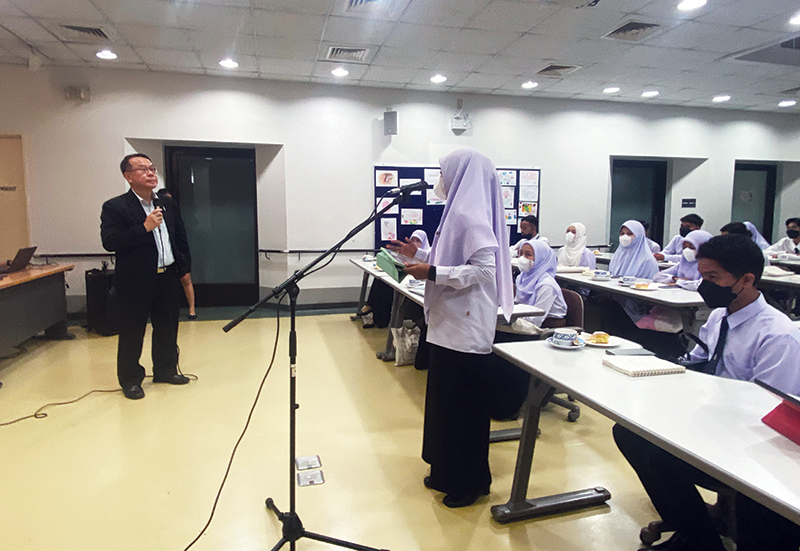 On 27 July 2022, Ms. Thitiporn Chirasawadi, the Director of Devawongse Varopakarn Institute of Foreign Affairs, Ministry of Foreign Affairs of Thailand, led Devawongse Varopakarn Institute team and University students from Southern Thailand to visit APCD.