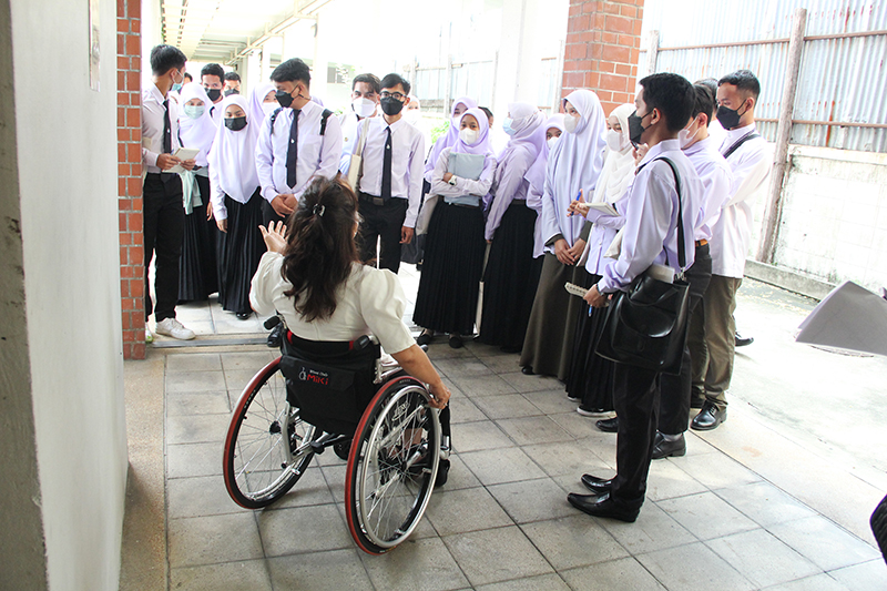 On 27 July 2022, Ms. Thitiporn Chirasawadi, the Director of Devawongse Varopakarn Institute of Foreign Affairs, Ministry of Foreign Affairs of Thailand, led Devawongse Varopakarn Institute team and University students from Southern Thailand to visit APCD.