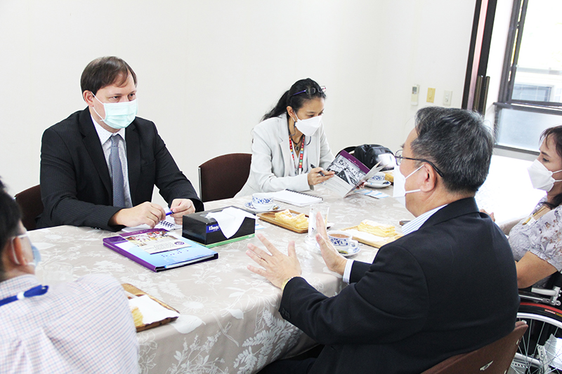 Mr Dmitry Frischin, UNV Deputy Regional Manager for Asia and the Pacific and his team visited APCD