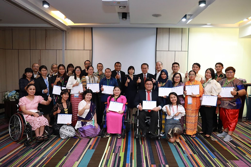 The program concluded with a closing ceremony where a group photo was taken featuring the training participants with their certificates.