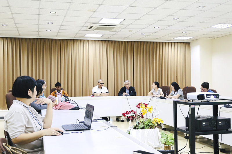 Mr. Somchai Rungsilp, Manager, Community Development Department welcomed visitors and presented the APCD regional activities.