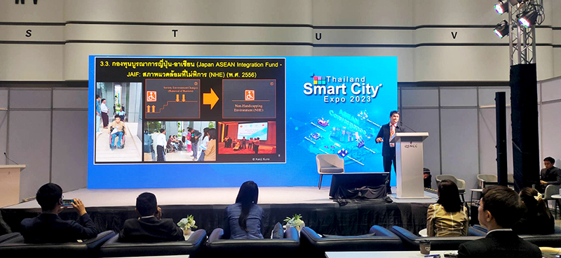 Mr. Watcharapol Chuengcharoen, Networking and Collaboration Chief of APCD, presented APCD's efforts in implementing Non-Handicap Environment (NHE) and Disability Inclusive Disaster Risk Reduction (DIDRR) to contribute towards the development of a smart city that is inclusive for all.