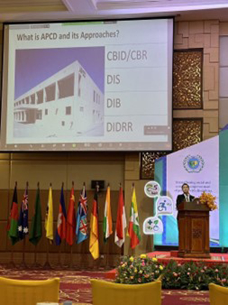 Mr. Watcharapol Chuengcharoen, Chief of Networking and Collaboration, showcases Disability-Inclusive Business (DIB) practices in Thailand at a plenary session during the 5th AP CBID Congress. 