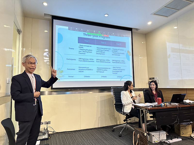 Within the session, Mr. Somchai not only explained the importance of including the perspective of persons with disabilities (PwDs) within disaster planning and management within the local and policy level, but also unveiled the APCD’s 3-year plan of strategy to ensure that PwDs within the ASEAN region are accounted for within all stages of any disaster.