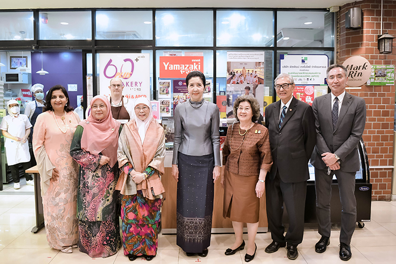 The visitation of the Spouse of the Prime Minister of the Kingdom of Thailand and the spouse of Prime Minister of Malaysia at the Foundation of Asia-Pacific Development Center on Disability