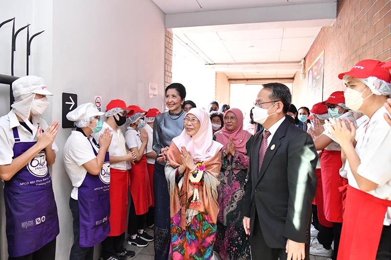 The visitation of the Spouse of the Prime Minister of the Kingdom of Thailand and the spouse of Prime Minister of Malaysia at the Foundation of Asia-Pacific Development Center on Disability