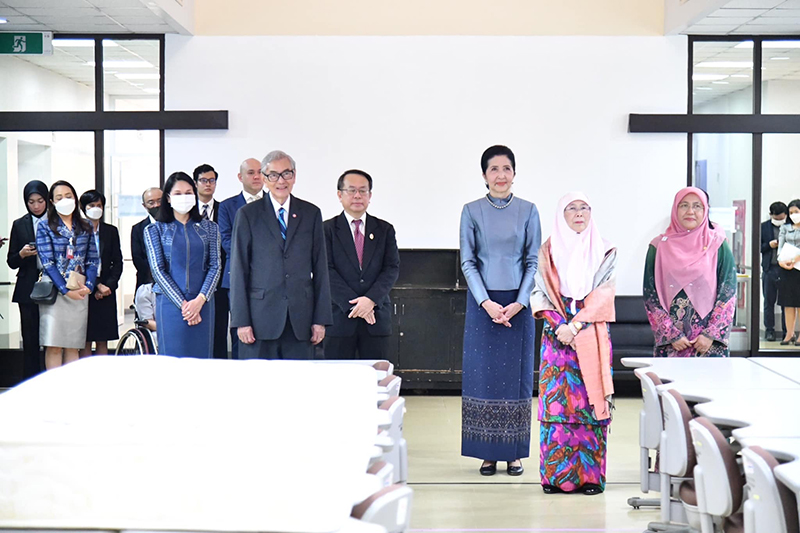 The visitation of the Spouse of the Prime Minister of the Kingdom of Thailand and the spouse of Prime Minister of Malaysia at the Foundation of Asia-Pacific Development Center on Disability