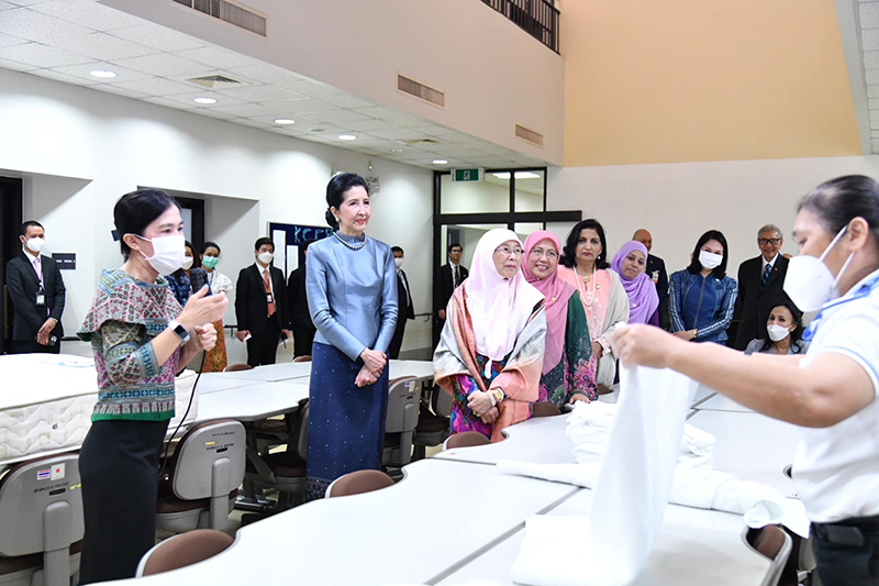 The visitation of the Spouse of the Prime Minister of the Kingdom of Thailand and the spouse of Prime Minister of Malaysia at the Foundation of Asia-Pacific Development Center on Disability