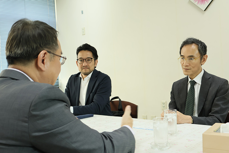 Asia-Pacific Development Center on Disability (APCD) Strengthens Ties with Japan International Cooperation Agency (JICA) On 30 November 2023, Mr. Piroon Laismit, the Executive Director of the Asia-Pacific Development Center on Disability (APCD), extended a warm welcome to Mr. NAKAZAWA Keiichiro, the Special Assistant to the President of the Japan International Cooperation Agency (JICA). The meeting also included the presence of Mr. Ryoichi Kawabe, the Senior Representative of the JICA Thailand Office, and Yuko Kawaii, the Representative of the JICA Thailand Office. This significant interaction highlighted the commitment of both organizations to fostering collaboration and enhancing initiatives related to development on disability in the Asia-Pacific region. Mr.Piroon Laismit expressed gratitude for the continued support from JICA and emphasized the shared goal of promoting inclusivity and accessibility for persons with disabilities. The visit of Mr. NAKAZAWA Keiichiro, representing JICA, signifies the importance placed on the partnership between APCD and JICA in addressing the challenges faced by people with disabilities. Discussions during the meeting likely covered ongoing projects, potential areas for future cooperation, and strategies to further advance the inclusive development agenda. The meeting serves as a positive step towards strengthening the relationship between APCD and JICA, creating opportunities for joint initiatives that will have a meaningful impact on the lives of individuals with disabilities in the Asia-Pacific region. As both organizations continue to work together, the shared commitment to promoting inclusivity and addressing the unique challenges faced by persons with disabilities is expected to result in tangible and positive outcomes for the community.