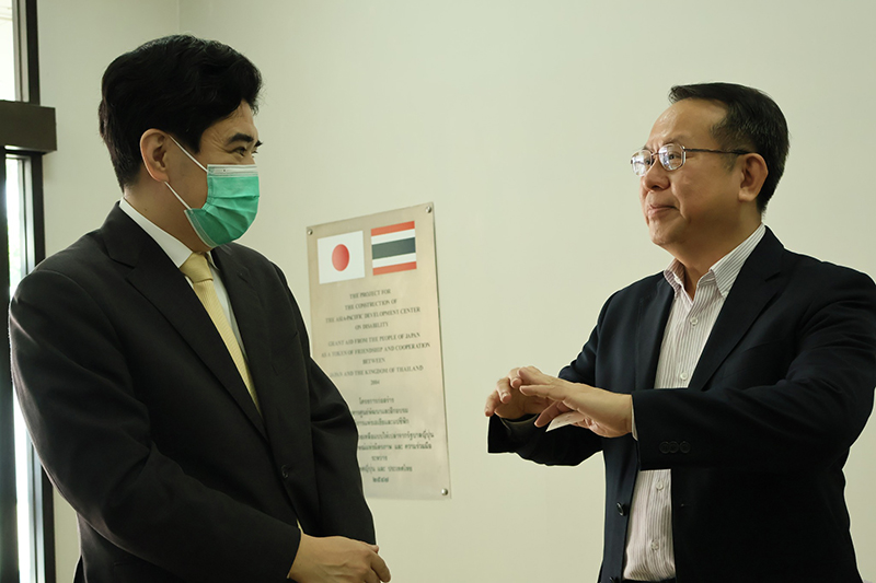 Mr. Piroon Laismit, the Executive Director of the Asia-Pacific Development Center on Disability (APCD), warmly welcomed distinguished guests from the Japanese Embassy in Thailand and the Japan International Cooperation Agency Thailand, on 4 December 2023.