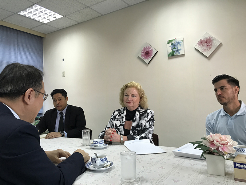 Mr. Piroon Laismit, the Executive Director of APCD, welcomed the delegation led by Ms. Julia Feeney, the Deputy Head of Mission, a collaborative effort between the APCD and the Australian Embassy, on December 7, 2023