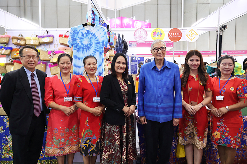 Dr. Tej Bunnag, the president of the APCD Foundation, and Mr. Piroon Laismit, the executive director of the Asia-Pacific Development Center on Disability (APCD), took center stage at the prestigious "Thailand Friendly Design Expo," , on December 8, 2023