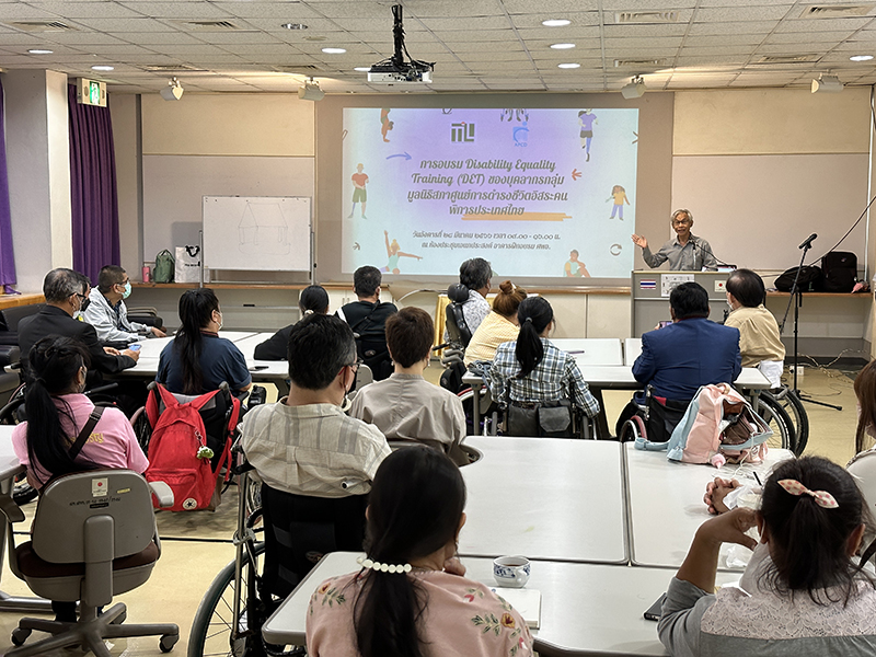 2.	Mr. Udomchok Choorat, the chairperson of the Thailand Council for Independent Living (TCIL), gave an opening remark and encouraged all local Independent Living centers in Thailand to participate actively in the session. 