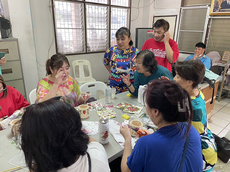 On 10th Mar., APCD facilitated APDC visited Dao Ruang Group which is the first self-advocate group of persons with intellectual disabilities and their families in Thailand. APDC learned hand-craft workshop together with Dao Ruang Group.