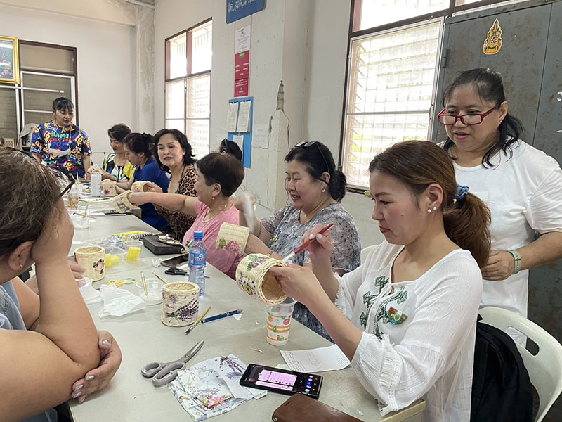 On 10th Mar., APCD facilitated APDC visited Dao Ruang Group which is the first self-advocate group of persons with intellectual disabilities and their families in Thailand. APDC learned hand-craft workshop together with Dao Ruang Group.