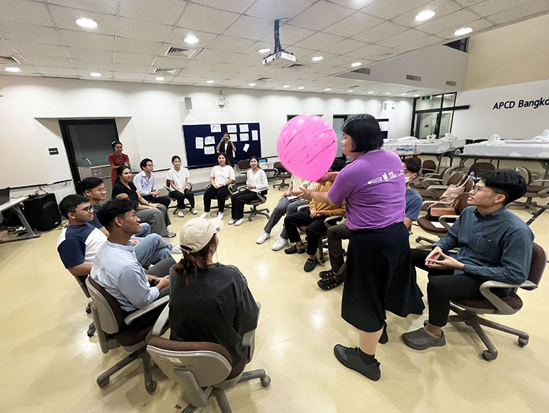 Students played Ballon game (Demonstration of Disability Inclusive Sport: DIS) led by Ms. Supaanong Panyasirimongkol, Networking & Collaboration Officer, APCD.