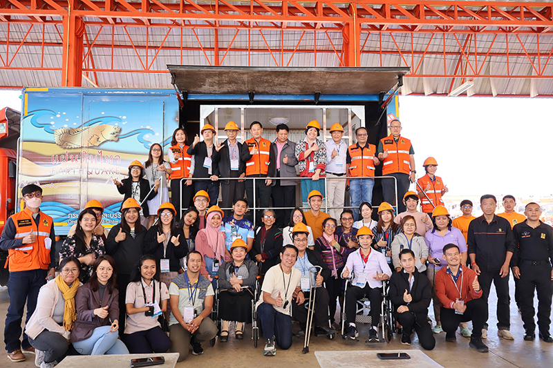 Learning session at Center of Disaster Prevention and Mitigation (DDPM) region 15, Chiang Rai province on experienced the earthquake simulation van and to learn about the implementation of DDPM on DRR and DiDRR in Thailand.