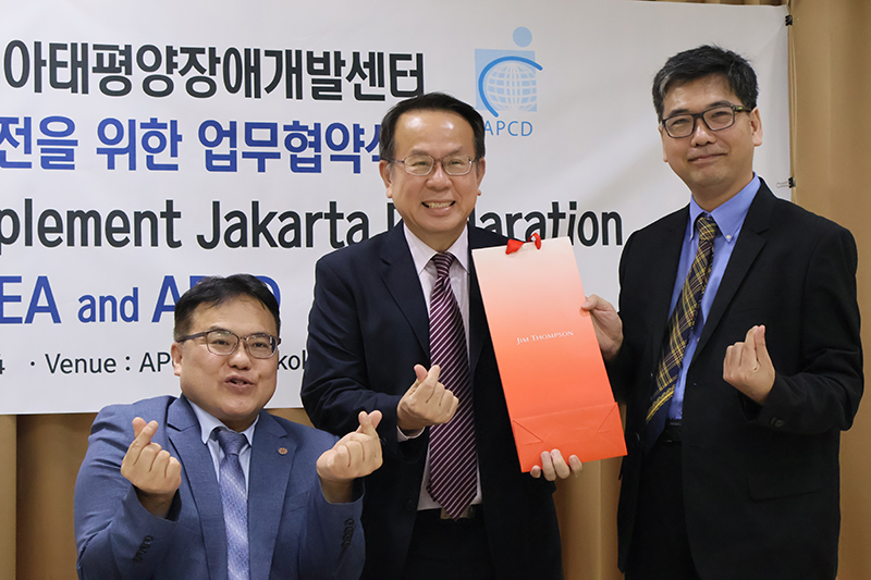 The MOU was signed by Mr. Lee Young Seok, President of DPI-Korea, along with Mr. Kim Eun Jung, Secretary-General, and Ms. Kim Eun Jung, Team Manager of International Relations. Representing APCD, Mr. Piroon Laismit, Executive Director, signed the MOU. Mr. Somchai Rungsilp, Manager of the Community Development Department, and Mr. Watcharapol Chuengcharoen, Chief of Networking & Collaboration, also reaffirmed the organization's commitment to the cause. The signing ceremony was attended by Mr. Taisuke Miyamoto, the representative of the Disabled People's International Asia-Pacific Region (DPI - AP), who witnessed this significant step toward advancing disability rights and inclusivity in the region. The Jakarta Declaration on the Asian and Pacific Decade of Persons with Disabilities, 2023–2032, underscores the importance of aligning national legislation with the Convention on the Rights of Persons with Disabilities, enhancing the participation of individuals with disabilities in decision-making processes, improving accessibility, mobilizing the private sector's resources to promote disability-inclusive development, and ensuring gender-responsive policies and programs for persons with disabilities. The declaration also emphasizes the need to close disability data gaps and strengthen capacities to monitor progress in disability-inclusive development.