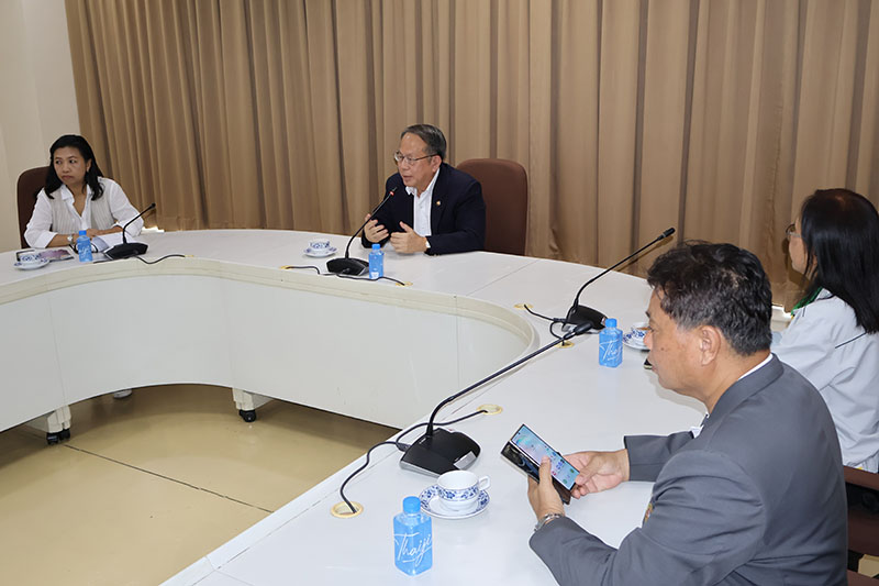 Mr. Piroon Laismit, Executive Director of APCD, gave a welcome address and expressed his gratitude to the visiting group.