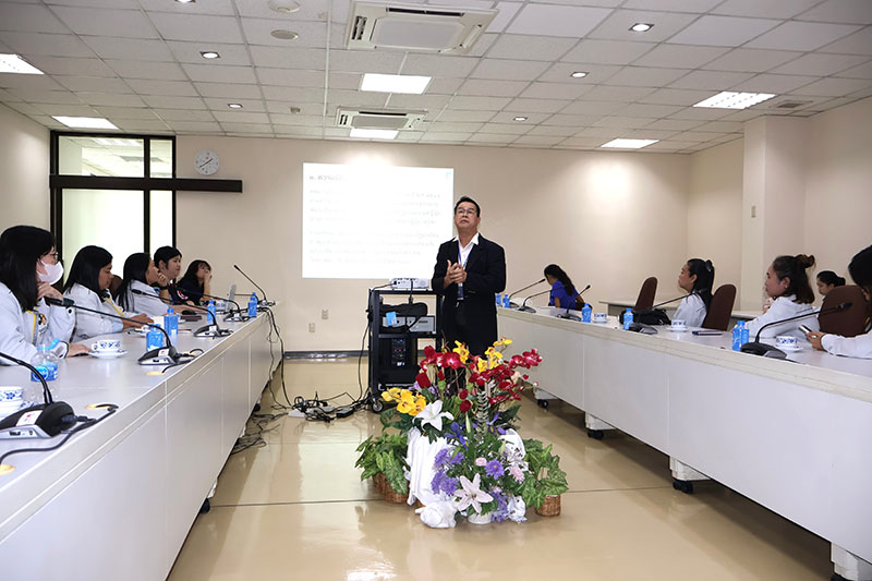 Mr. Watcharapol Chuengcharoen, Chief of Networking and Collaboration at APCD, presented an overview of APCD’s programs, focusing on key concepts such as empowerment and building a barrier-free society to promote greater inclusion.