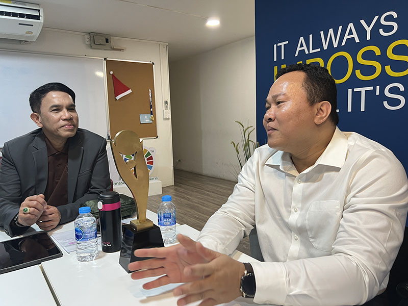 ผู้เข้าร่วมผ่านระบบออนไลน์ และผู้เข้าร่วมแบบพบปะ แลกเปลี่ยนพูดคุยเรื่องการเลือกปฏิบัติในประเทศไทย