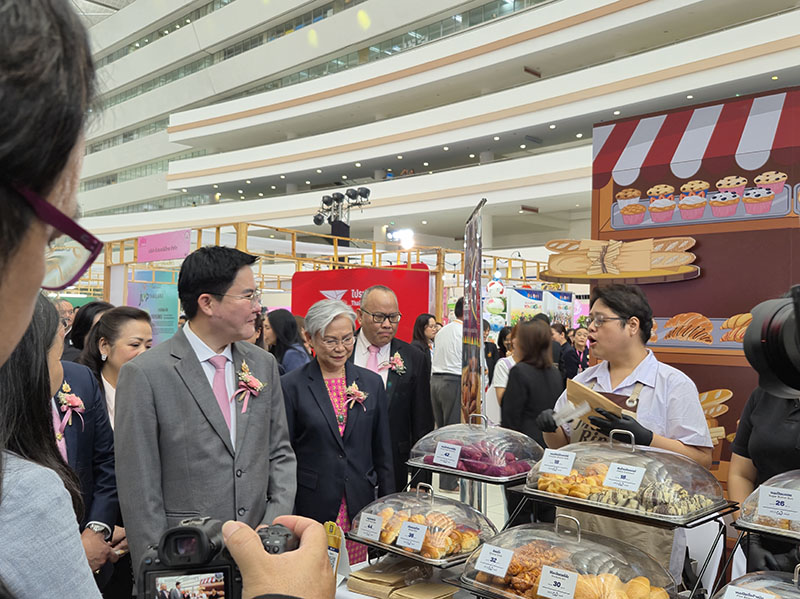 Mr. Akkhara Prompow, Minister of the Ministry of Social Development and Human Security (MSDHS) facilitated by Mr. Kantapong Rangsesawang, Permanent Secretary MSDHS and Ms. Sonthaya Boonyaphoosit, Director General, DEP, followed with other official staff and media visited the APCD booth at the 60+ Bakery & Chocolate Café and supported it by purchasing bakery products.