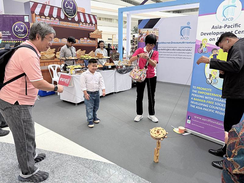 Mr. Noppol Ubdulsamad, Accounting Officer at APCD, facilitated the booth on the second day, he also facilitated Samspel, one of the DIS sports, on the second day of the event. It attracted great interest from children and parents also other participants in the event.