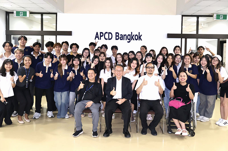 Group photo of about 49 students, lecturers, and APCD staff at the training building in the afternoon group. Mr. Piroon Laismit Executive Director, APCD delivered a welcome speech.