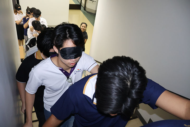 Mr. Watcharapol Chuengcharoen, led an interactive session on the social model of disability. Students participated in experiential learning to better understand the lived experiences of persons with visual impairments.