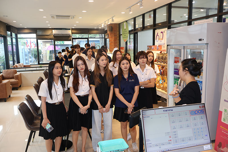Ms. Wilailekha Somprach (Manager, Disability-Inclusive Business) and Ms. Thorfan Dechachainimit (DIEB Project Coordinator) guided students through a study tour of APCD’s inclusive employment initiatives, including the APCD 60+ Kitchen by CP and the APCD 60+ Bakery, Chocolate and Café.