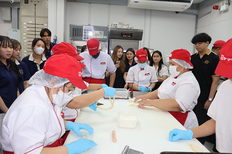 University student visitors gained firsthand experience interacting with 60+plus staff with disabilities during a bread-baking workshop held as part of the study tour.