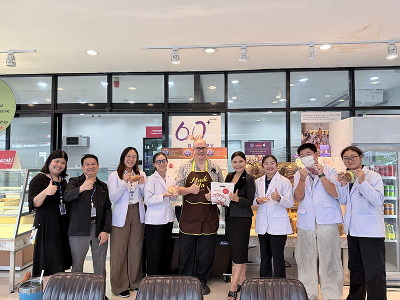 The student and professor purchased bakery products and took a group photo with APCD staff at the APCD 60+ bakery & Chocolate café. 