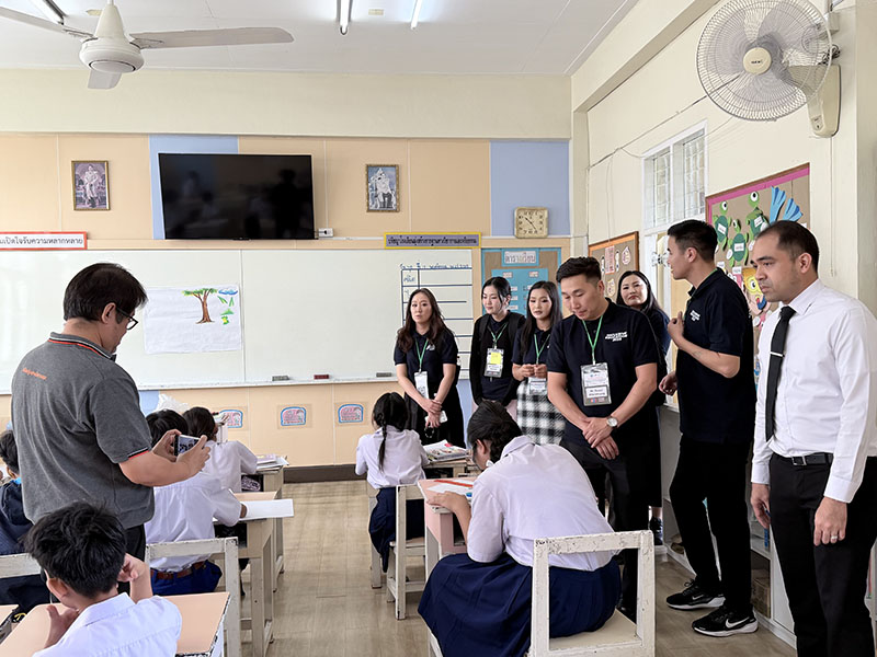 Participants took a field visit to observe Kindergarten and Inclusive Primary School Activities with discussion exchange at Kasem Phithaya School on 19 November.