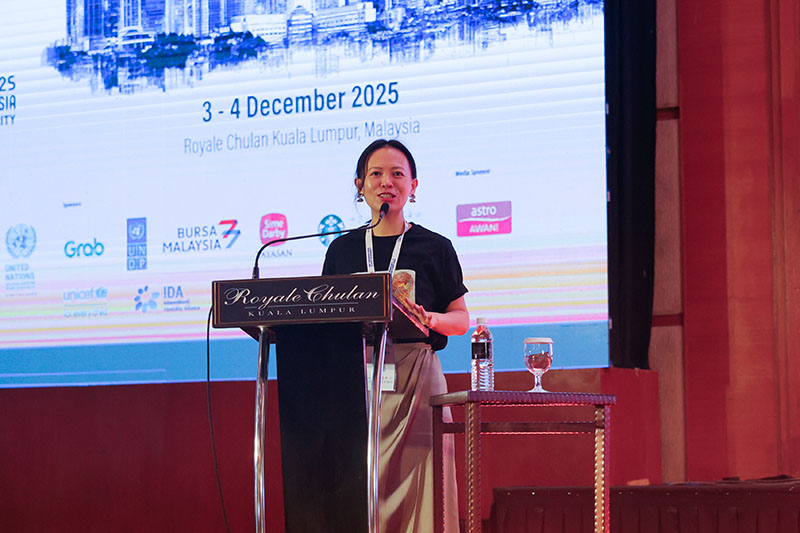 Mr. Chayoot Homdee, Community Development Officer, delivering youth perspective during Session 5, alongside with UNESCAP Officer Ms. Tingting Chen, Indonesian disability advocate Ms. Revita Alvi, and Dr. Lim Puay Tiak, vice chair of ADF as Moderator.