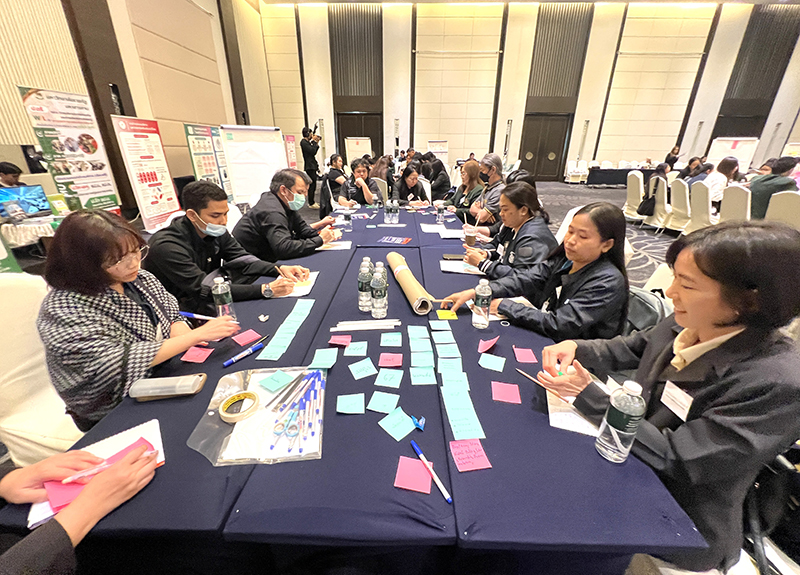 นางสาวทอฝัน เดชาชัยนิมิต ร่วมกิจกรรมกลุ่มภาคปฏิบัติ วันที่ 1 เข้าใจคนพิการ ความพิการ