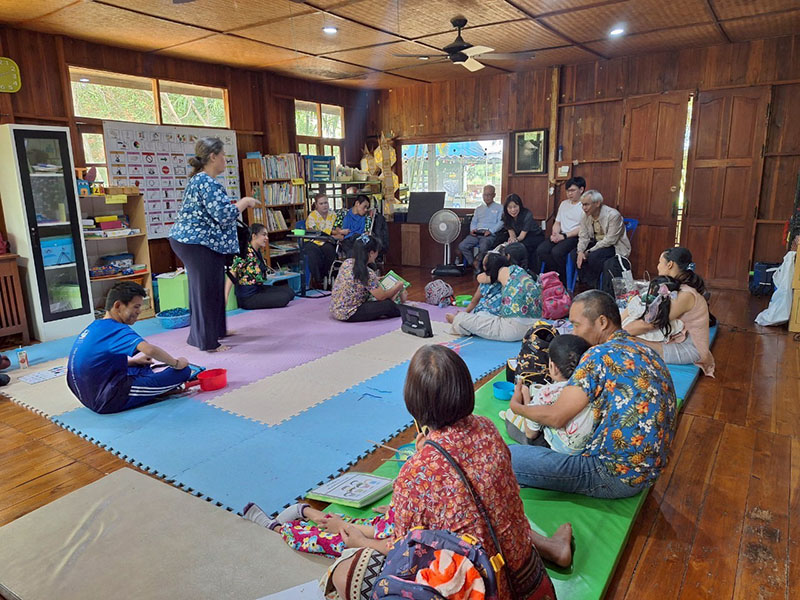 Observation of the Augmentative Alternative Communication with Cerebral palsy kids and their parents by KOICA and APCD representatives.