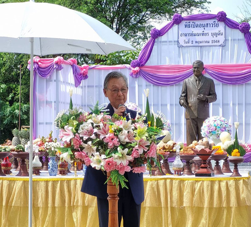 H.E. Chuan Leekpai, the 20th Prime Minister of Thailand and former President of the National Assembly of Thailand, was the chairperson of this significant ceremony.