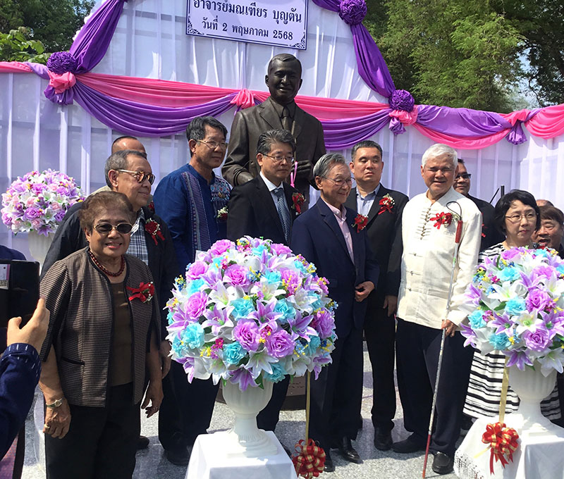 Mr. Khan Prachuabmoh, Committee member of APCD Foundation; Professor Wiriya Namsiripongpun, APCD Executive Board member; and Mr. Piroon Laismit, APCD Executive Director were invited to participated the ceremony.