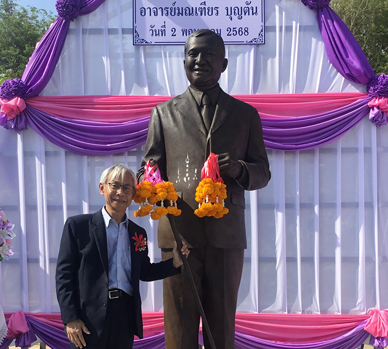 Mr. Khan Prachuabmoh, Committee member of APCD Foundation; Professor Wiriya Namsiripongpun, APCD Executive Board member; and Mr. Piroon Laismit, APCD Executive Director were invited to participated the ceremony.