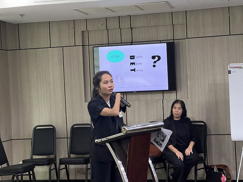 Ms. Siriporn Praserdchat, Logistics Officer and DET facilitator, led the morning session.