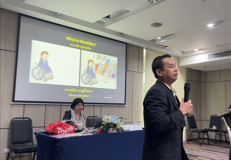 Mr. Watcharapol Chuengcharoen, Chief of Networking & Collaboration, joined as another DET facilitator in the morning session, following Ms. Siriporn and led the conclusion session in the afternoon.