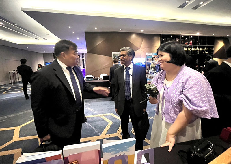 Lt. Sorawud Preededilok, Minister attached to TICA together with African delegation visited APCD Booth.